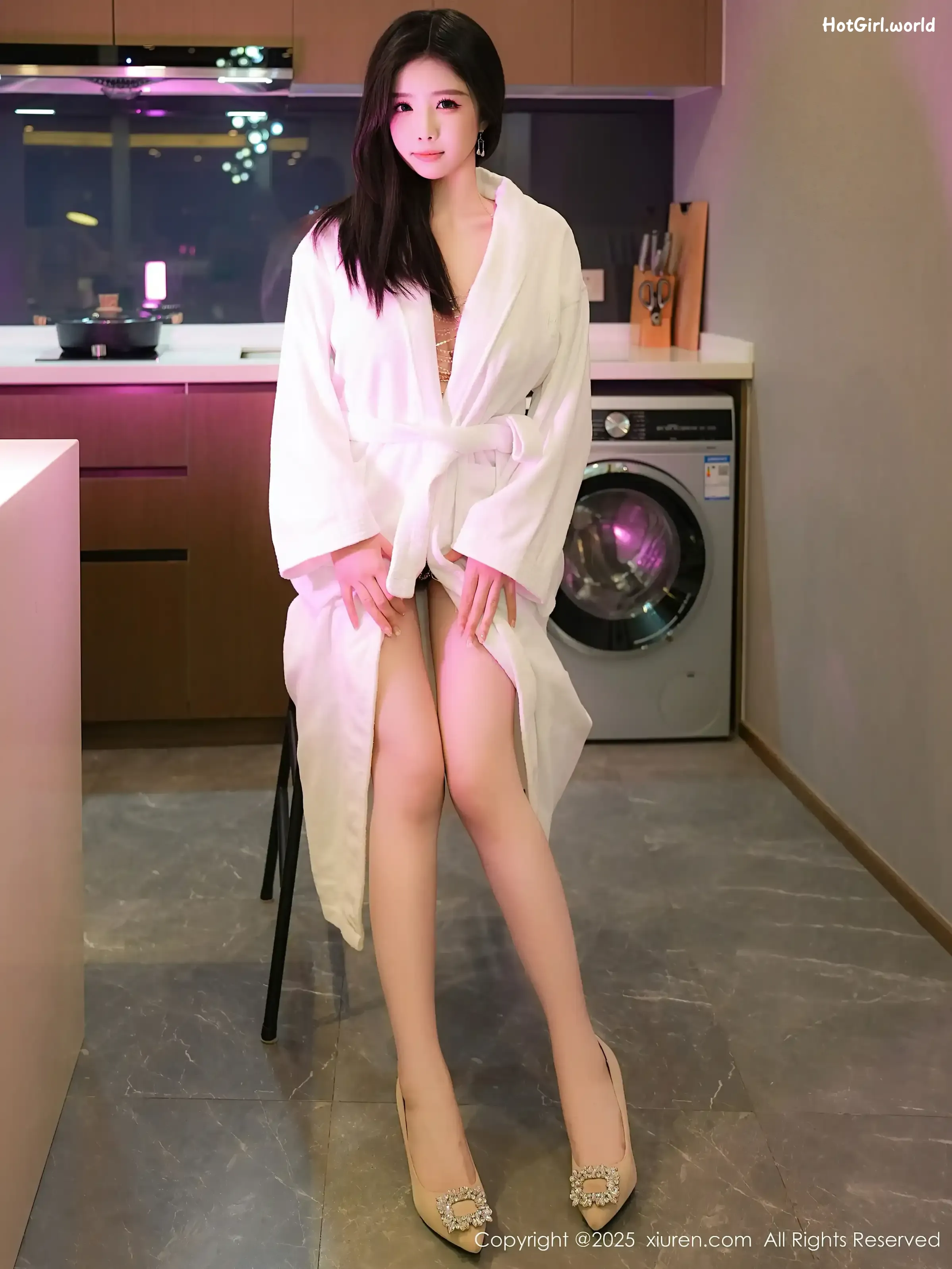 0002_hotgirl.world.webp