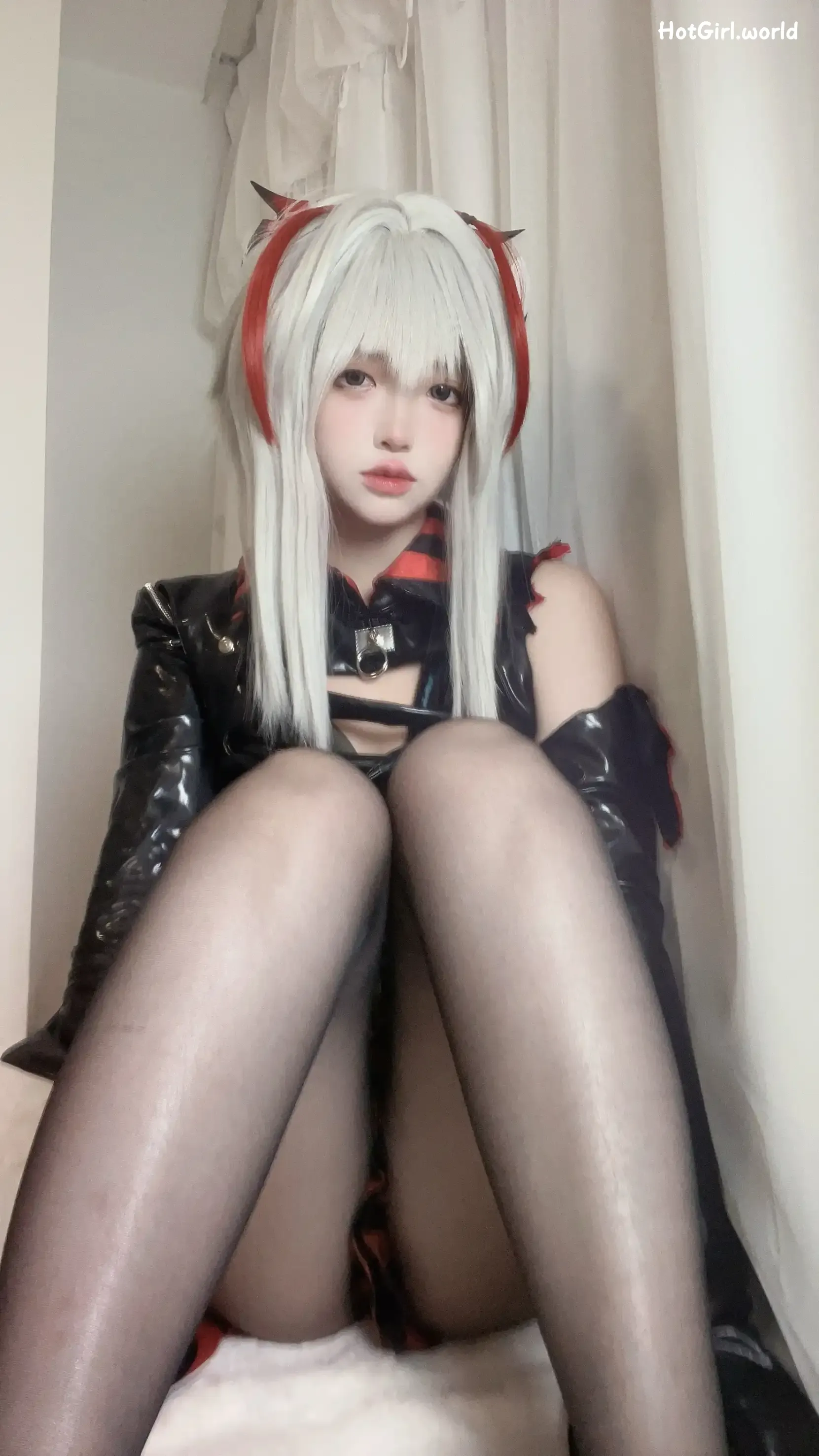Coser-疯猫ss-明日方舟-W