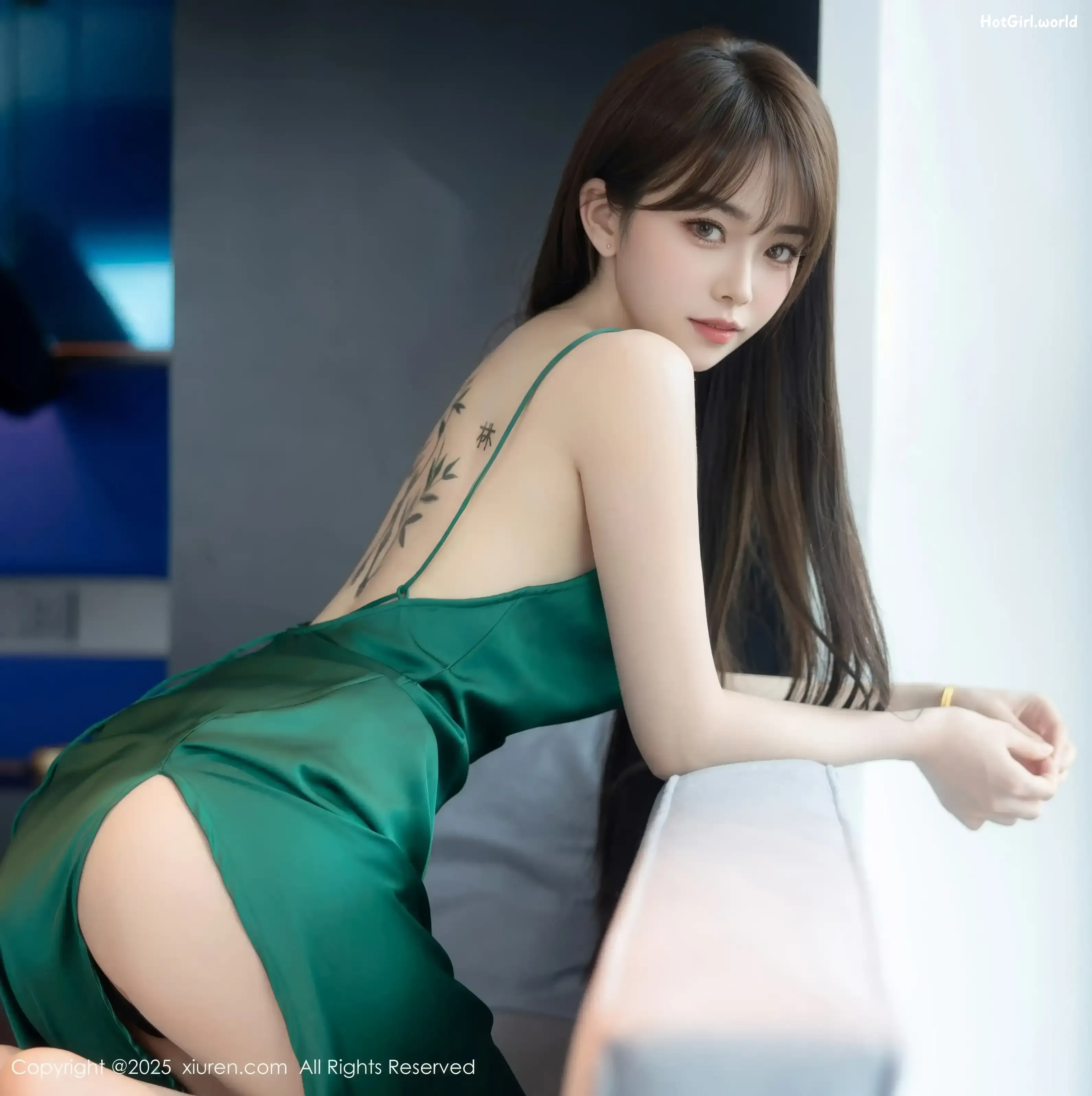 0010_hotgirl.world.webp