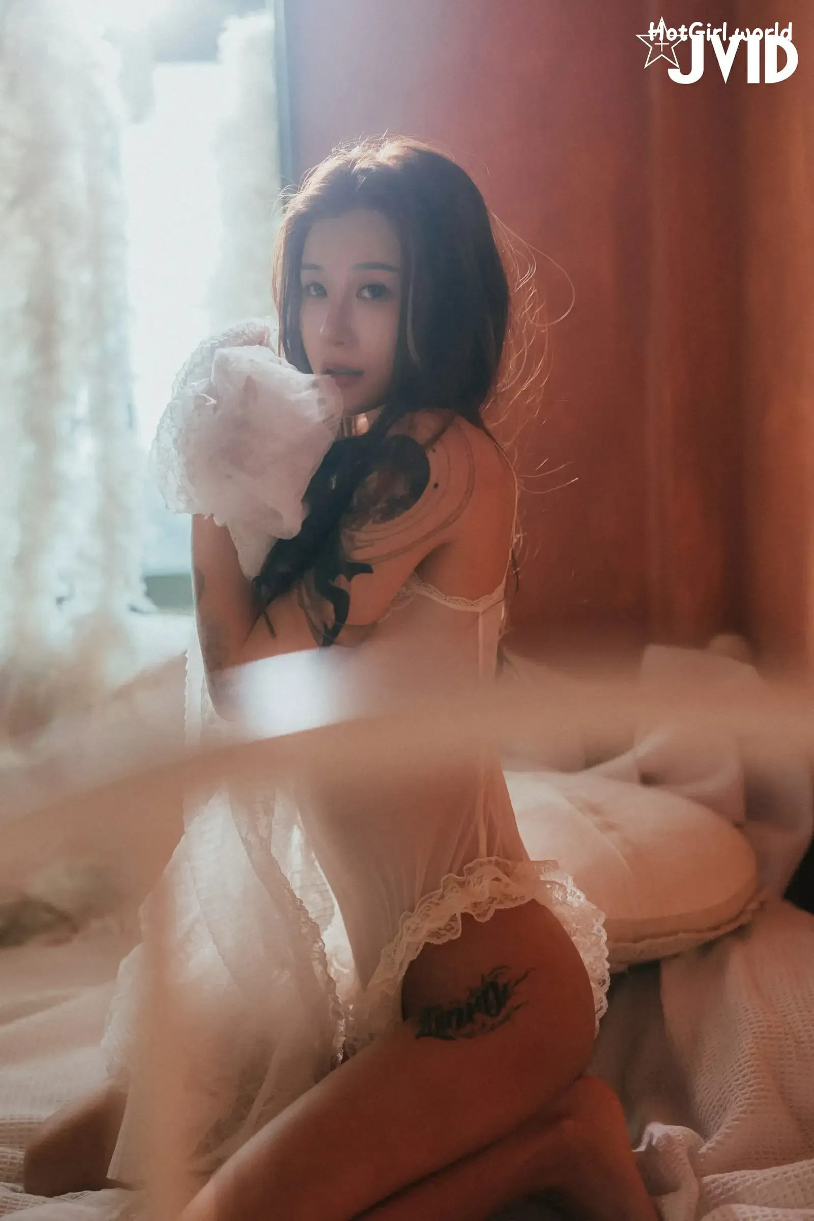JVID-Lara-shuang-xi-du-liu-de-shi-guang-yu-chan-mian-zai-lang-man-hua-fang-qing-xu-shen-ti-jiao-hotgirl.world-044.webp
