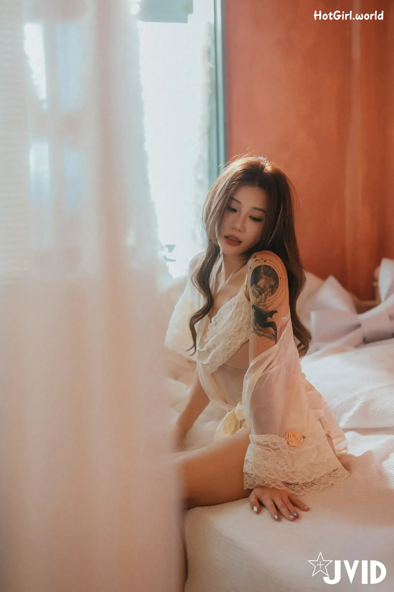 JVID-Lara-shuang-xi-du-liu-de-shi-guang-yu-chan-mian-zai-lang-man-hua-fang-qing-xu-shen-ti-jiao-hotgirl.world-049.webp