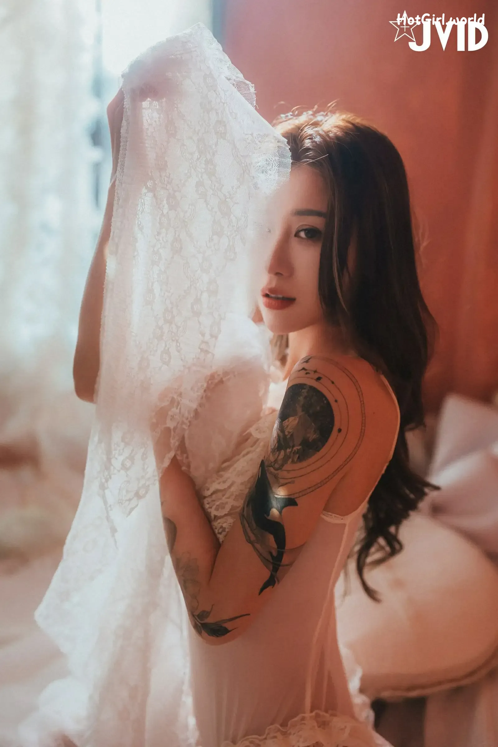 JVID-Lara-shuang-xi-du-liu-de-shi-guang-yu-chan-mian-zai-lang-man-hua-fang-qing-xu-shen-ti-jiao-hotgirl.world-055.webp