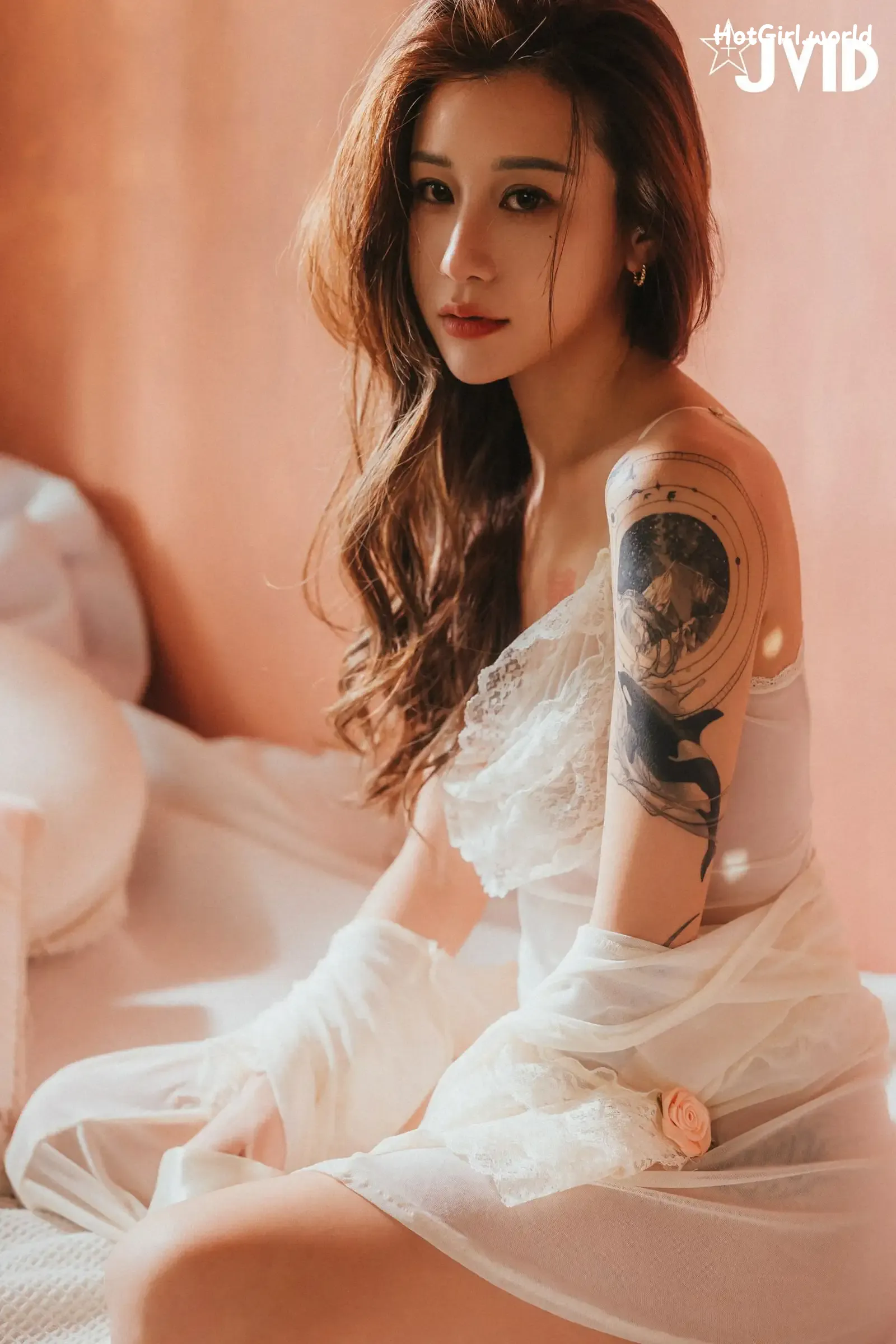 JVID-Lara-shuang-xi-du-liu-de-shi-guang-yu-chan-mian-zai-lang-man-hua-fang-qing-xu-shen-ti-jiao-hotgirl.world-056.webp
