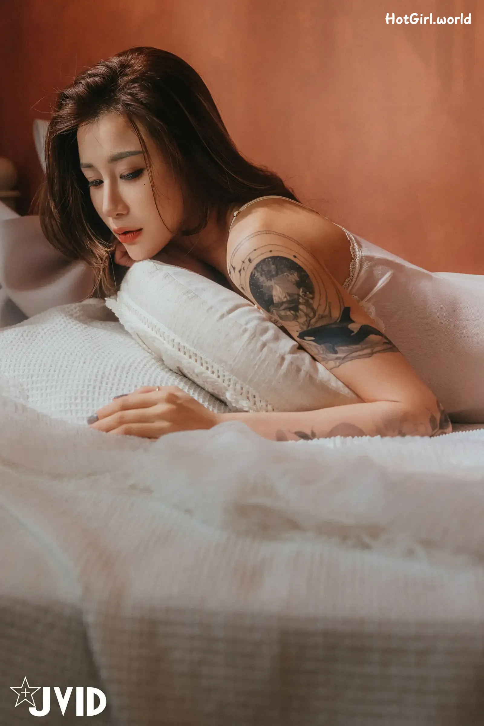 JVID-Lara-shuang-xi-du-liu-de-shi-guang-yu-chan-mian-zai-lang-man-hua-fang-qing-xu-shen-ti-jiao-hotgirl.world-060.webp