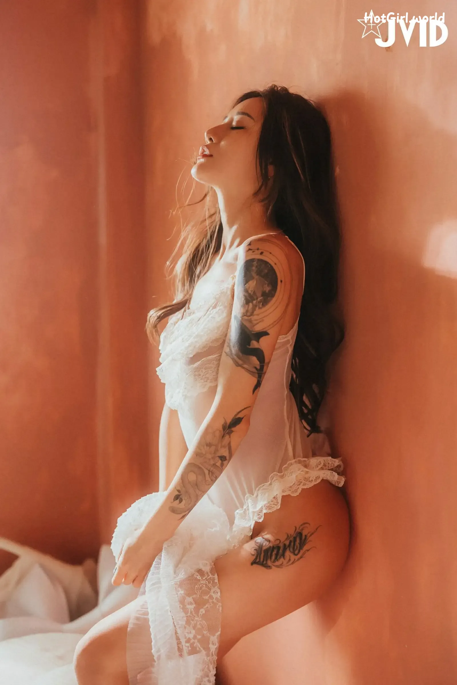 JVID-Lara-shuang-xi-du-liu-de-shi-guang-yu-chan-mian-zai-lang-man-hua-fang-qing-xu-shen-ti-jiao-hotgirl.world-068.webp