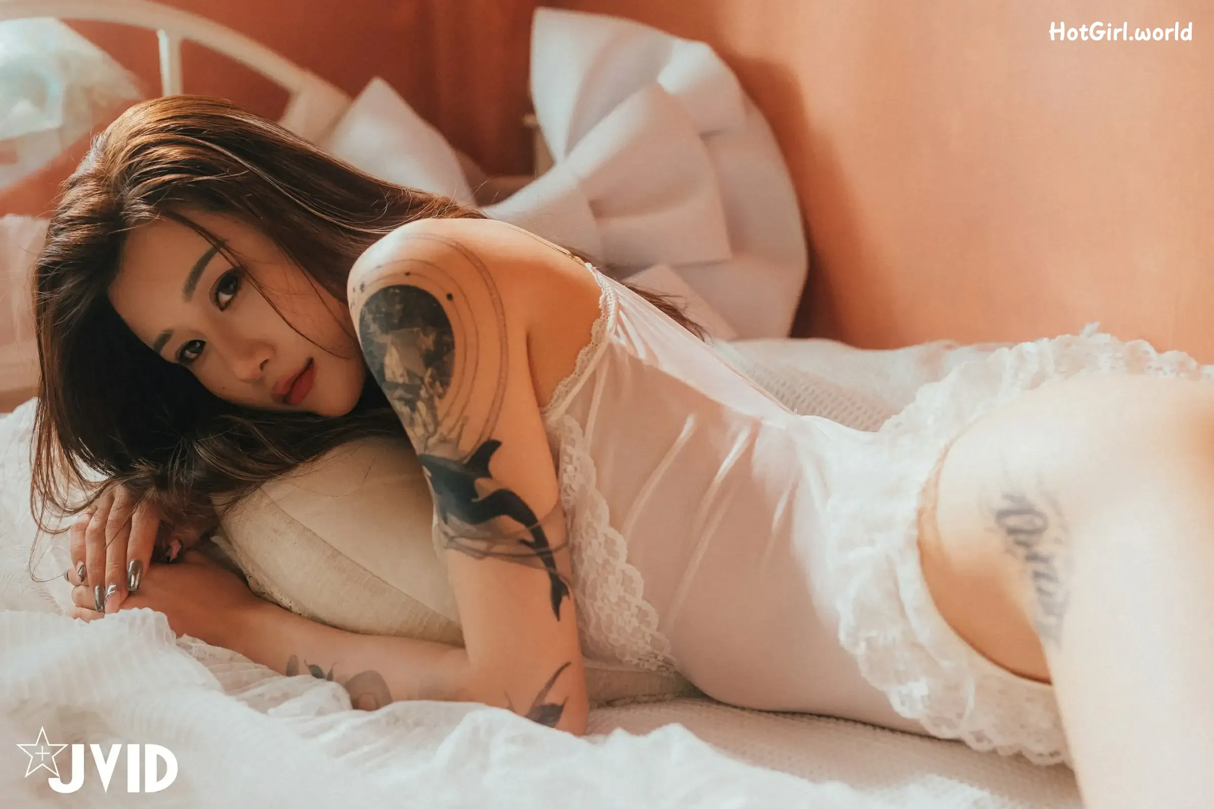 JVID-Lara-shuang-xi-du-liu-de-shi-guang-yu-chan-mian-zai-lang-man-hua-fang-qing-xu-shen-ti-jiao-hotgirl.world-084.webp