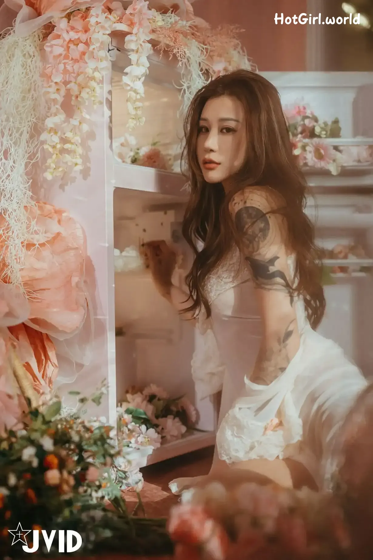JVID-Lara-shuang-xi-du-liu-de-shi-guang-yu-chan-mian-zai-lang-man-hua-fang-qing-xu-shen-ti-jiao-hotgirl.world-085.webp