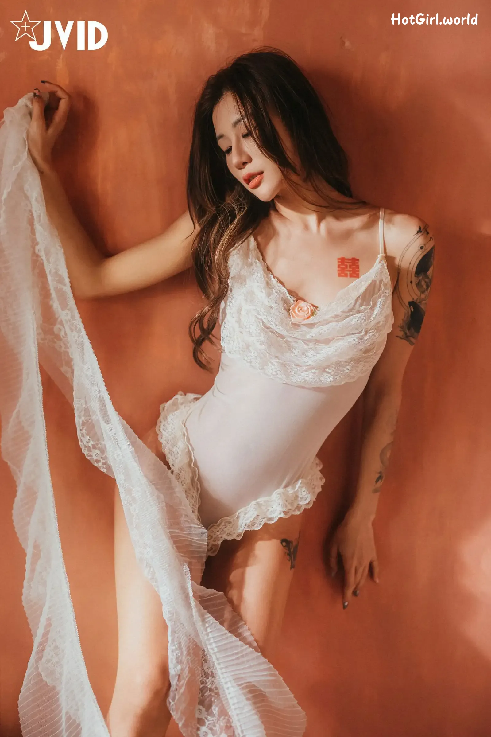 JVID-Lara-shuang-xi-du-liu-de-shi-guang-yu-chan-mian-zai-lang-man-hua-fang-qing-xu-shen-ti-jiao-hotgirl.world-086.webp