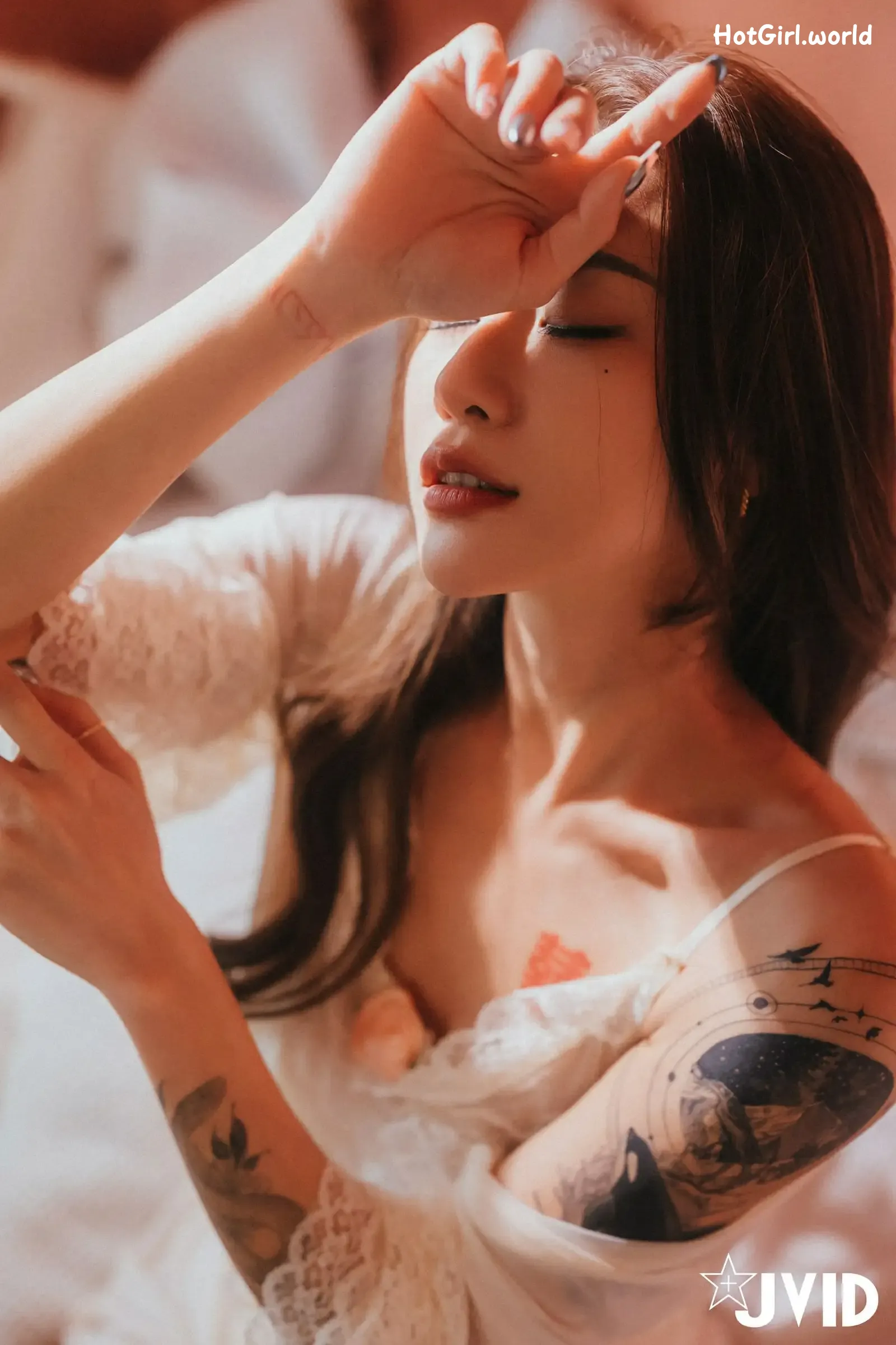 JVID-Lara-shuang-xi-du-liu-de-shi-guang-yu-chan-mian-zai-lang-man-hua-fang-qing-xu-shen-ti-jiao-hotgirl.world-089.webp