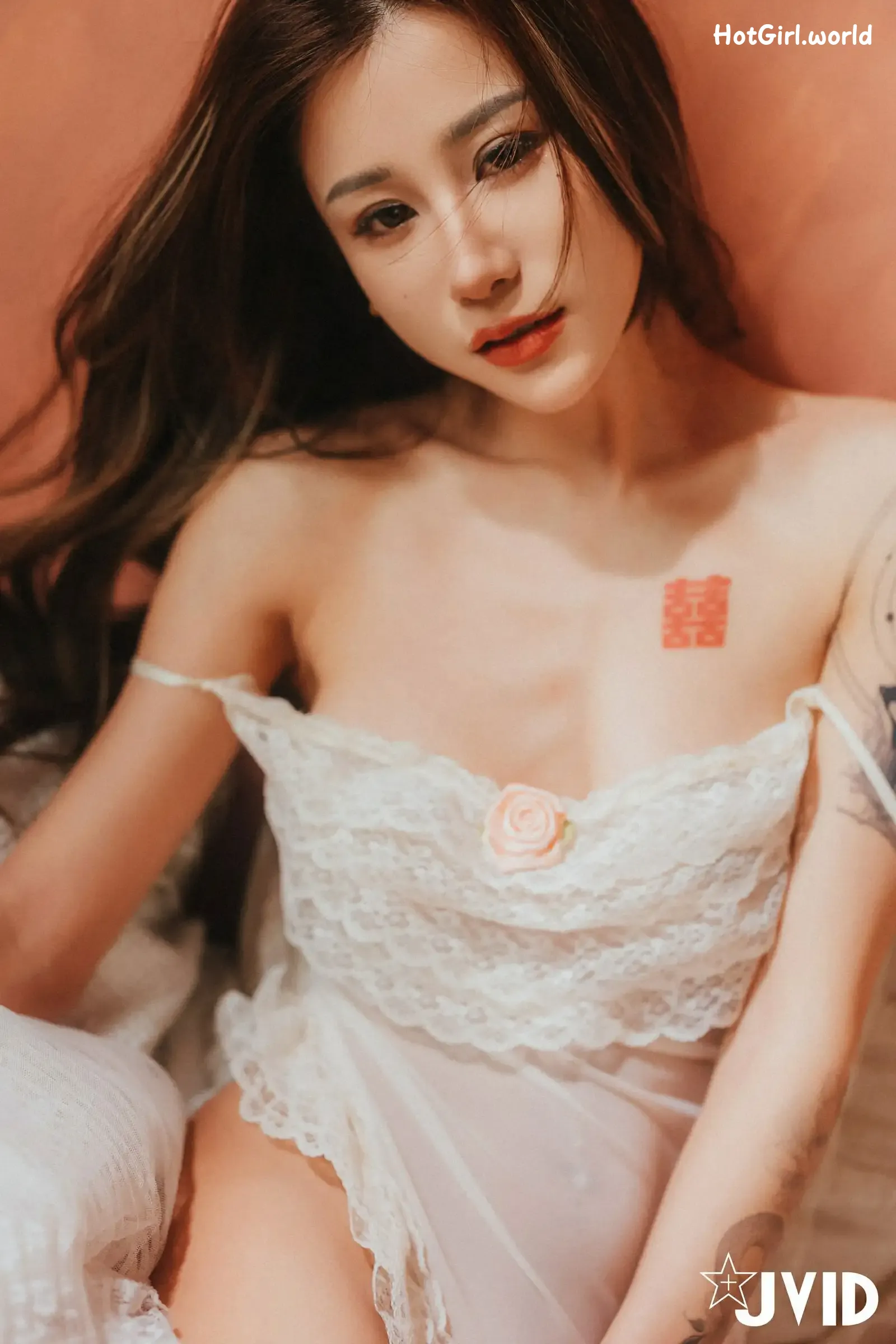 JVID-Lara-shuang-xi-du-liu-de-shi-guang-yu-chan-mian-zai-lang-man-hua-fang-qing-xu-shen-ti-jiao-hotgirl.world-095.webp