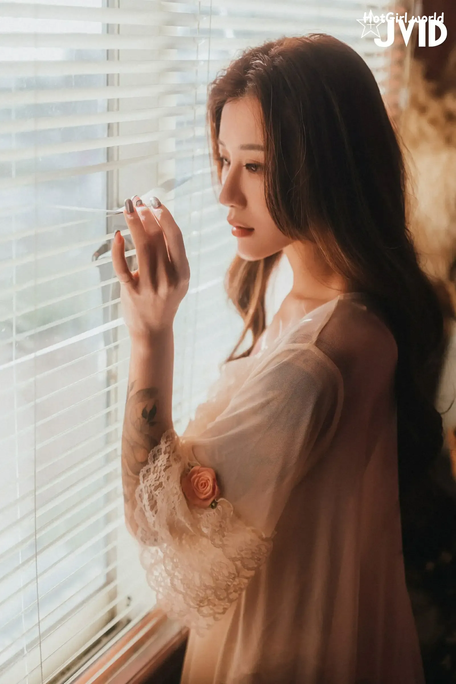 JVID-Lara-shuang-xi-du-liu-de-shi-guang-yu-chan-mian-zai-lang-man-hua-fang-qing-xu-shen-ti-jiao-hotgirl.world-103.webp
