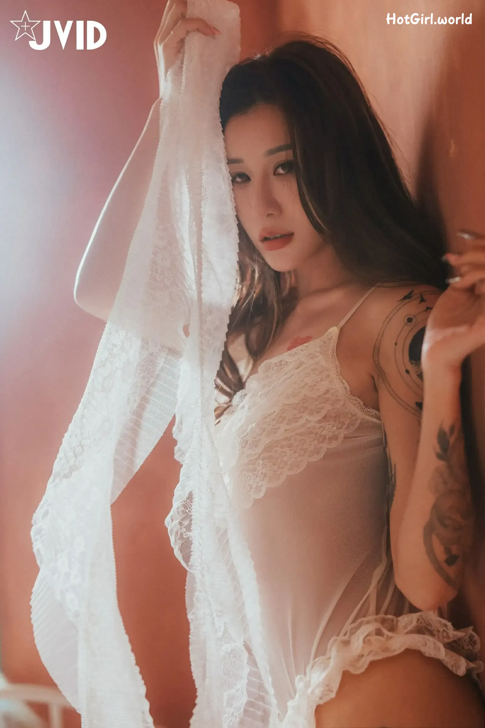 JVID-Lara-shuang-xi-du-liu-de-shi-guang-yu-chan-mian-zai-lang-man-hua-fang-qing-xu-shen-ti-jiao-hotgirl.world-107.webp