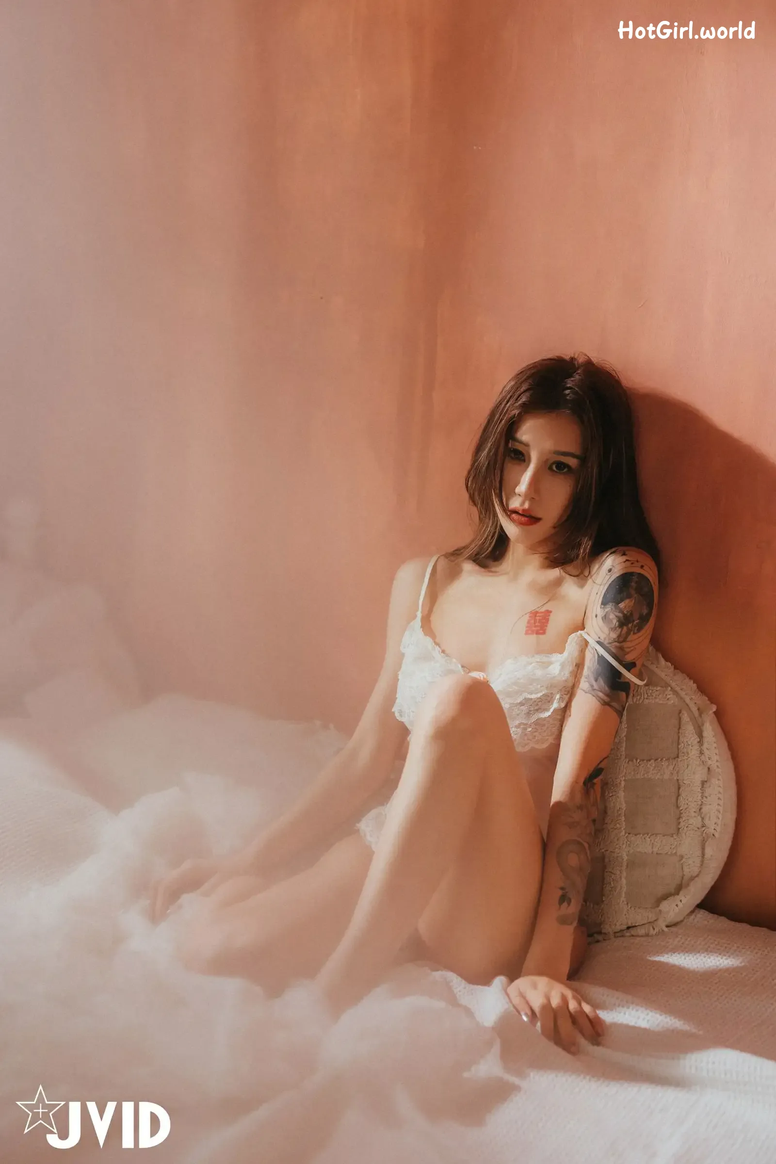 JVID-Lara-shuang-xi-du-liu-de-shi-guang-yu-chan-mian-zai-lang-man-hua-fang-qing-xu-shen-ti-jiao-hotgirl.world-125.webp