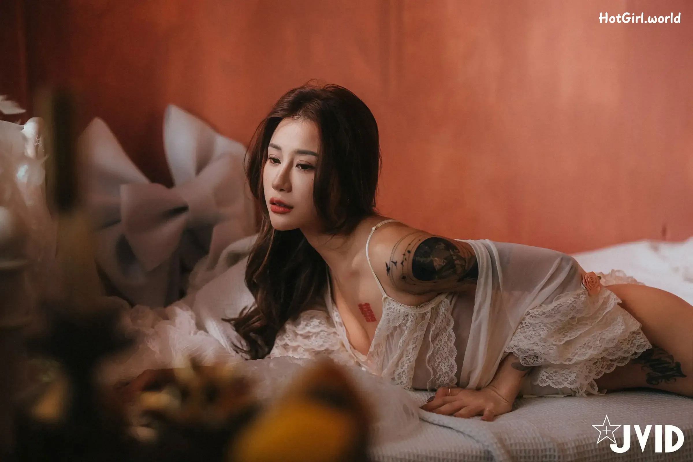 JVID-Lara-shuang-xi-du-liu-de-shi-guang-yu-chan-mian-zai-lang-man-hua-fang-qing-xu-shen-ti-jiao-hotgirl.world-132.webp