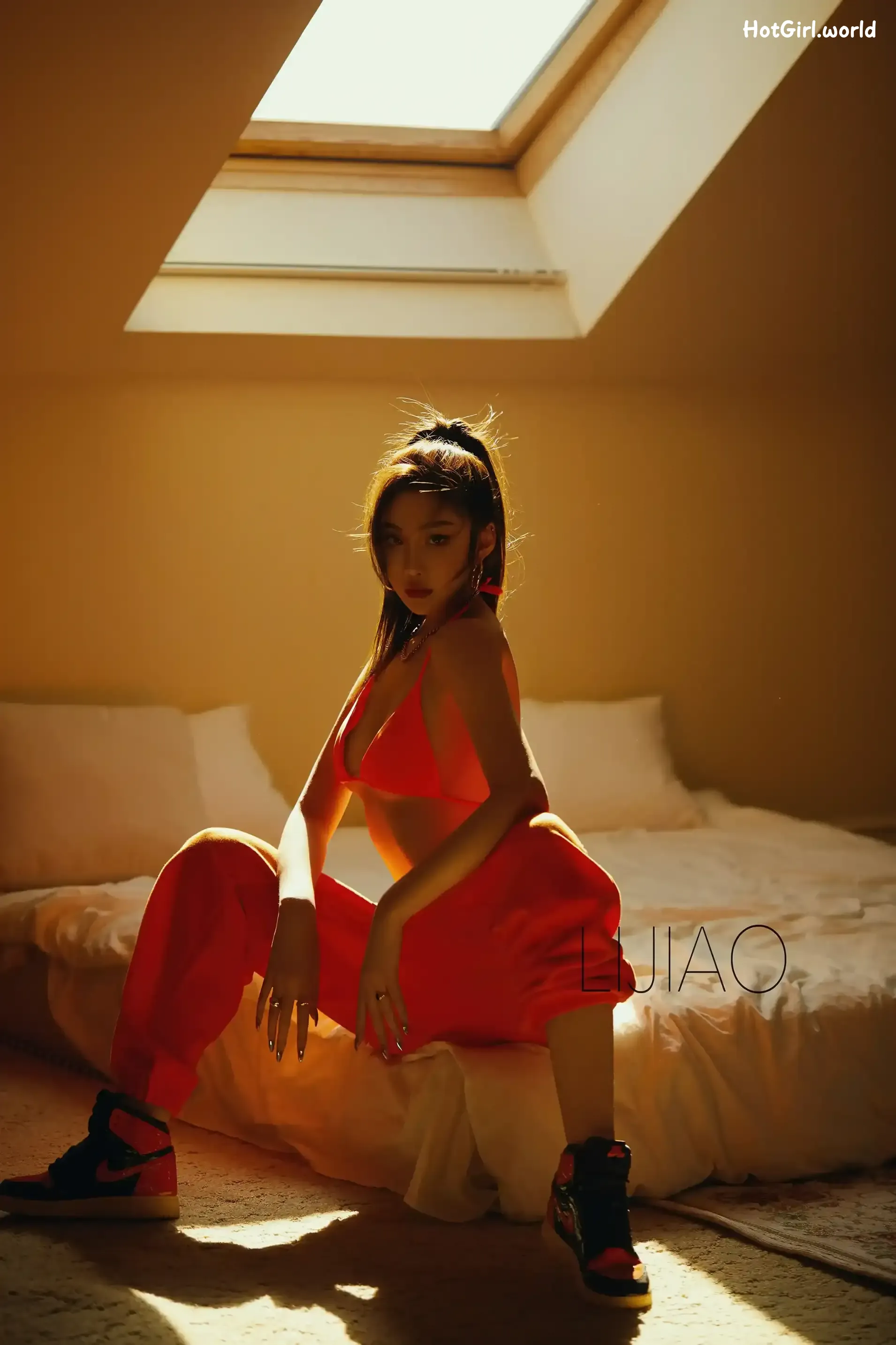 LIJIAO-Li-Jiao-Vol.004-Erotic-and-beautiful-face-showing-the-best-female-body-art-private-photo-hotgirl.world-003.webp