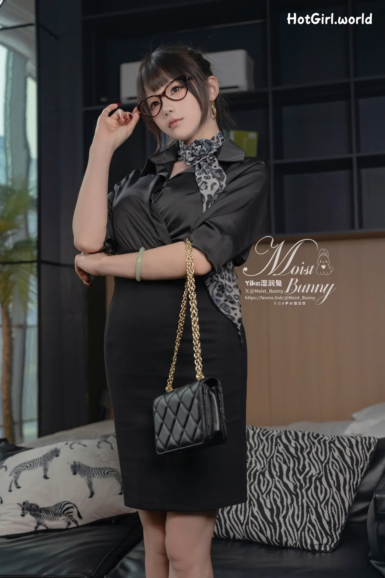 Coser-Sticky-bunny-rabbit-04-Monthly-Works-Presidents-Guide-Buttons-hotgirl.world-080.webp