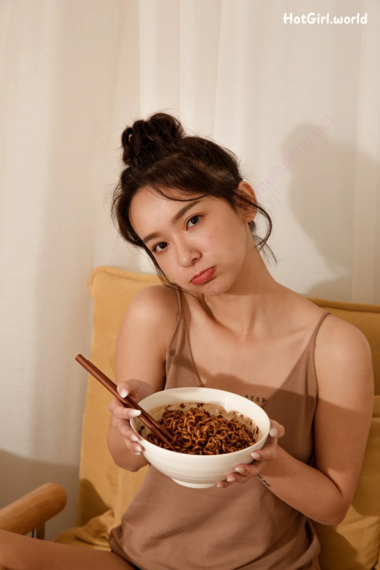 Kimi-Chang-He-Yu-shuang-ren-xie-zhen-gong-zhang-ya-jia-han-fragrant-hotgirl.world-070.webp