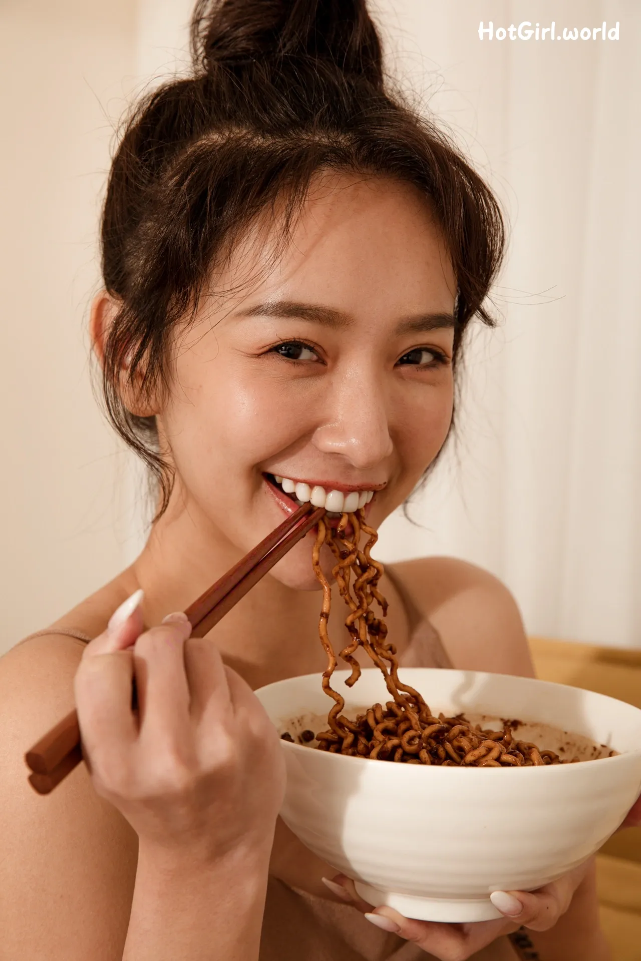 Kimi-Chang-He-Yu-shuang-ren-xie-zhen-gong-zhang-ya-jia-han-fragrant-hotgirl.world-077.webp