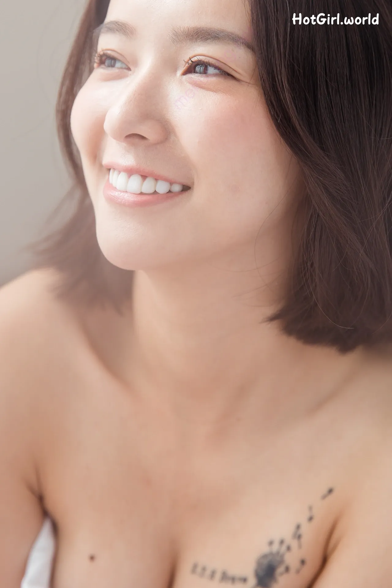 Kimi-Chang-He-Yu-shuang-ren-xie-zhen-gong-zhang-ya-jia-han-fragrant-hotgirl.world-171.webp