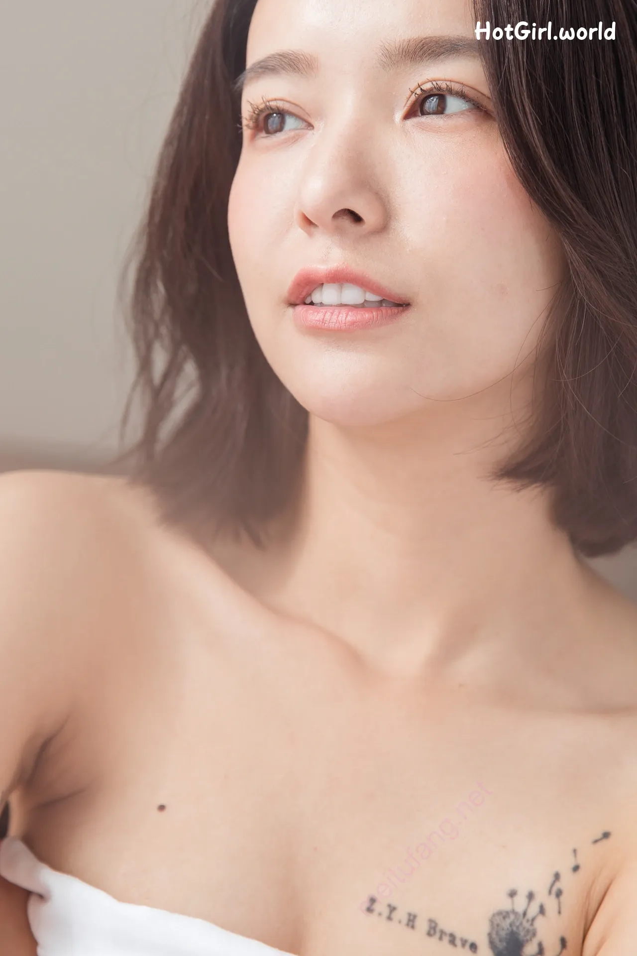Kimi-Chang-He-Yu-shuang-ren-xie-zhen-gong-zhang-ya-jia-han-fragrant-hotgirl.world-173.webp