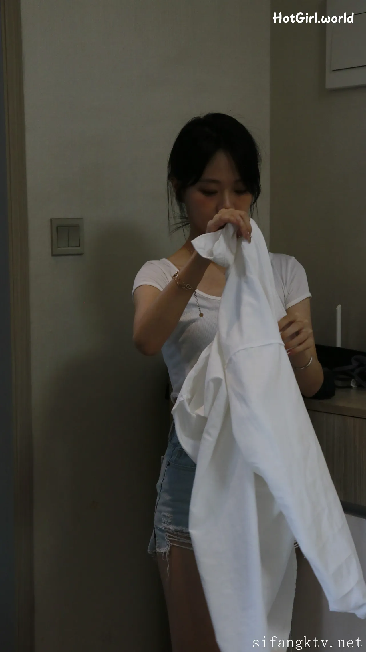 XR-Uncensored-Xie-Xiaocong-R18-XIUREN-Model-Whispers-by-the-window-hotgirl.world-338.webp