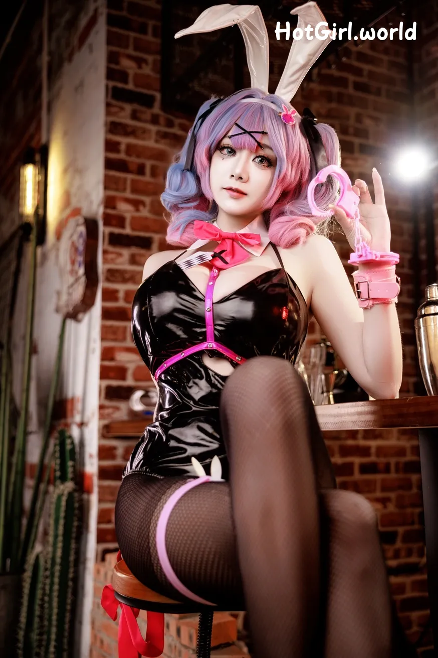 Coser-A-Xuexue-Hatsune-Rabbit-Hole-hotgirl.world-006.webp