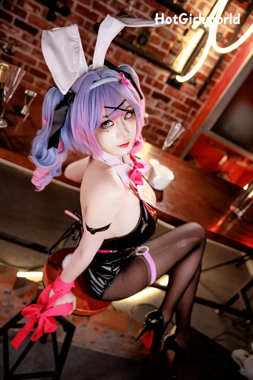 Coser-A-Xuexue-Hatsune-Rabbit-Hole-hotgirl.world-008.webp