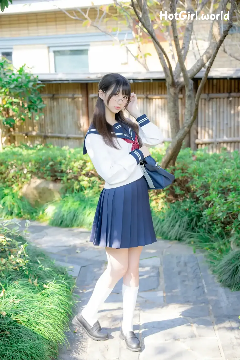 Coser-NAGISA-Monster-Meow-Serious-Chairman-hotgirl.world-003.webp