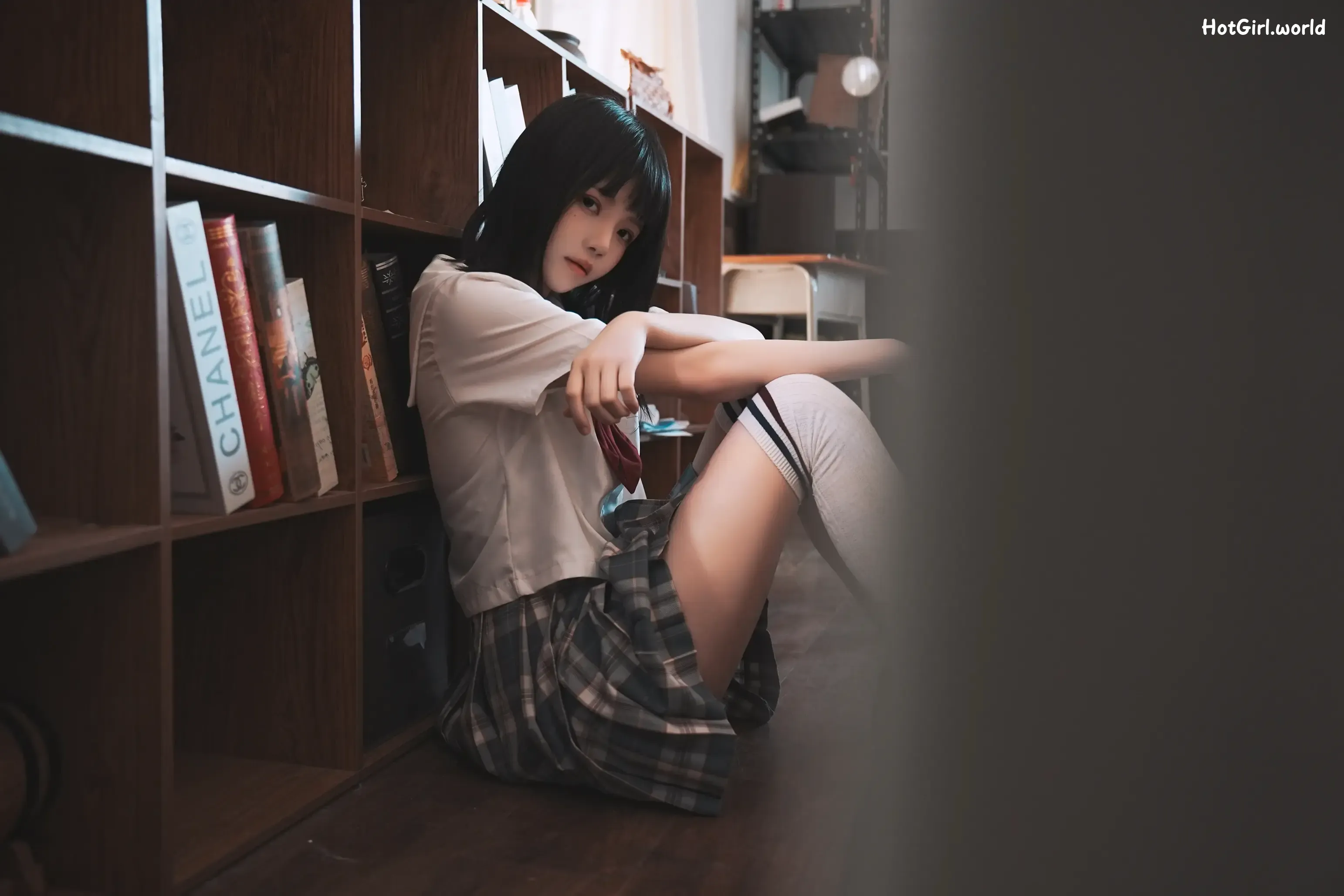 Coser-Peach-Meow-Classroom-Death-Water-hotgirl.world-001.webp