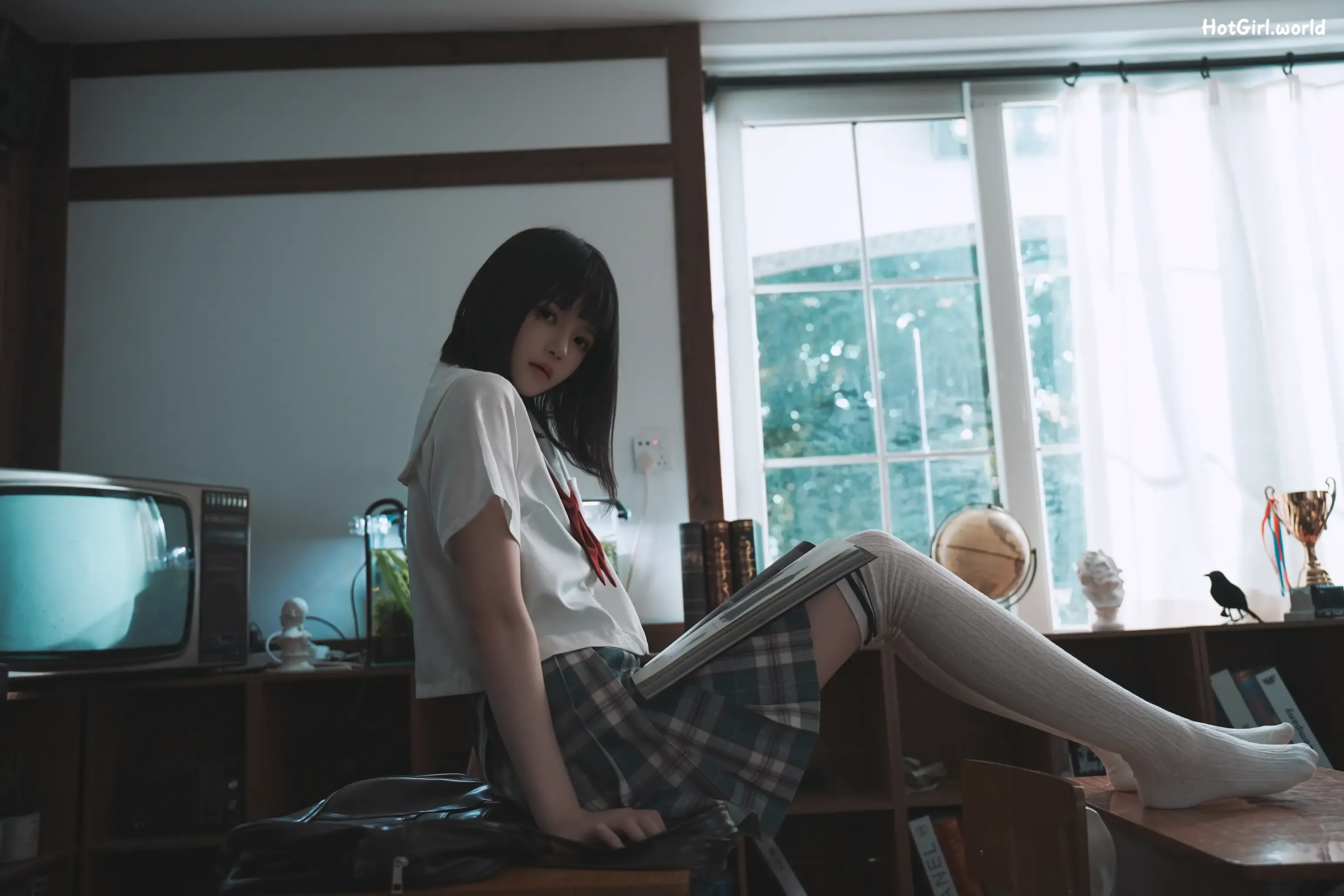 Coser-Peach-Meow-Classroom-Death-Water-hotgirl.world-003.webp