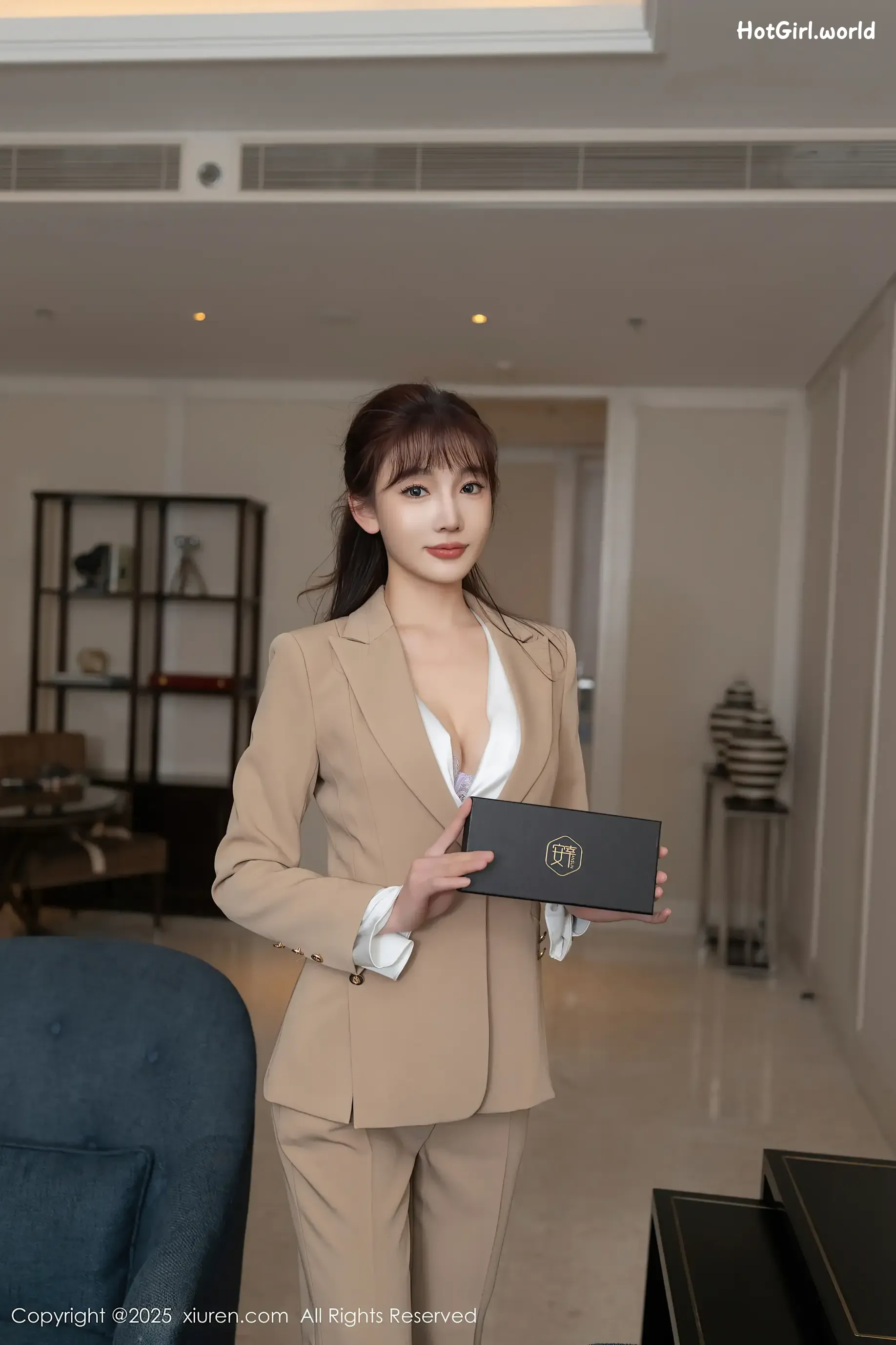 XiuRen秀人网-No.9881-陆萱萱-0003-4170436177_hotgirl.world.webp