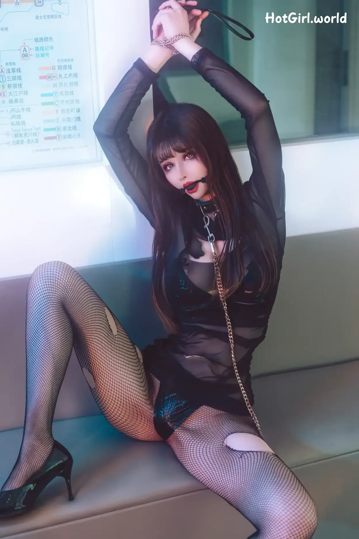 Coser-鹿八岁-地铁の调教