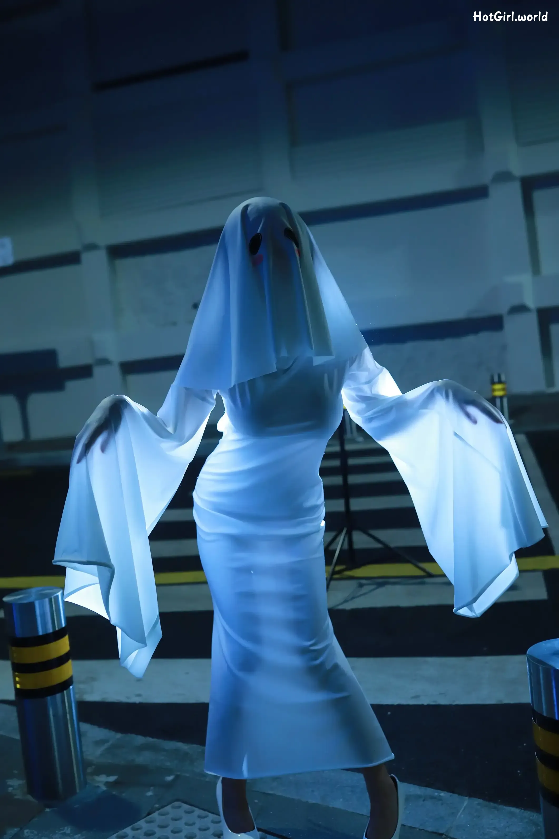 Cosplay-Uesugi-Eri-Luo-Ghost-Girl-hotgirl.world-005.webp