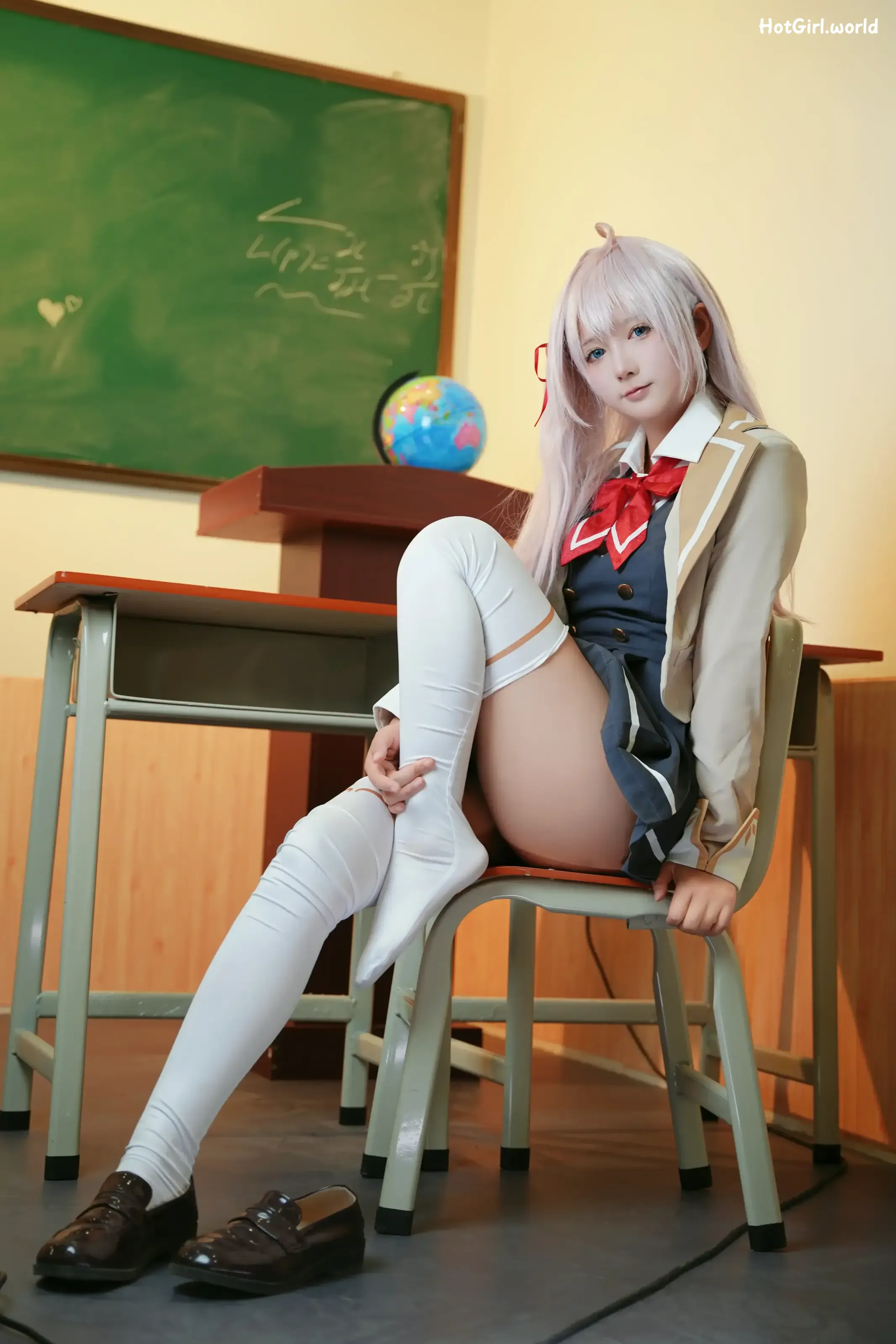 Coser-喜欢爱理吗-不时以俄语轻声遮羞的邻座艾莉同学