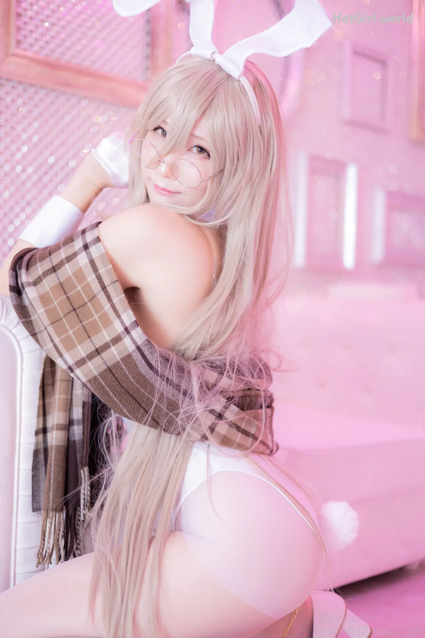 Coser-Atsuki-Bunny-Solutions-hotgirl.world-003.webp