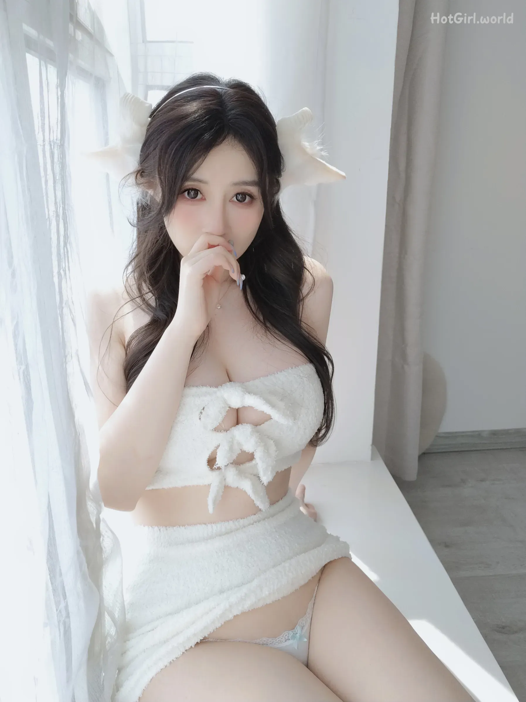 Coser-baiyin811-20231122-hotgirl.world-200.webp