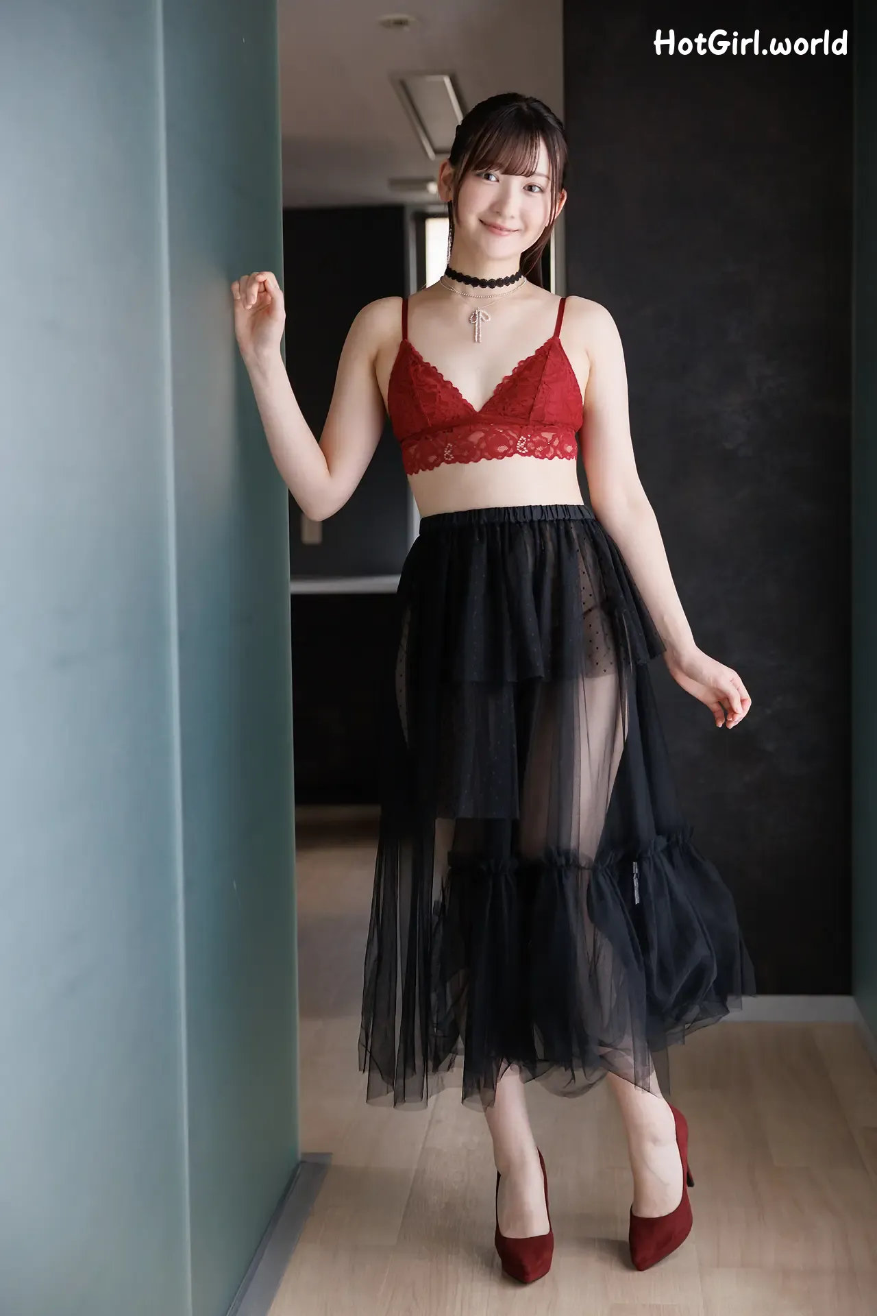 002_hotgirl.world.webp