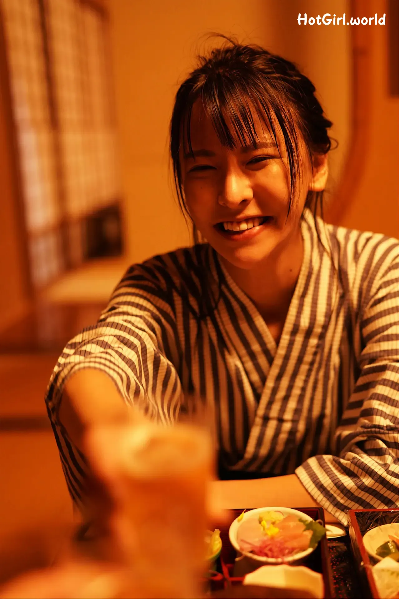 090_hotgirl.world.webp