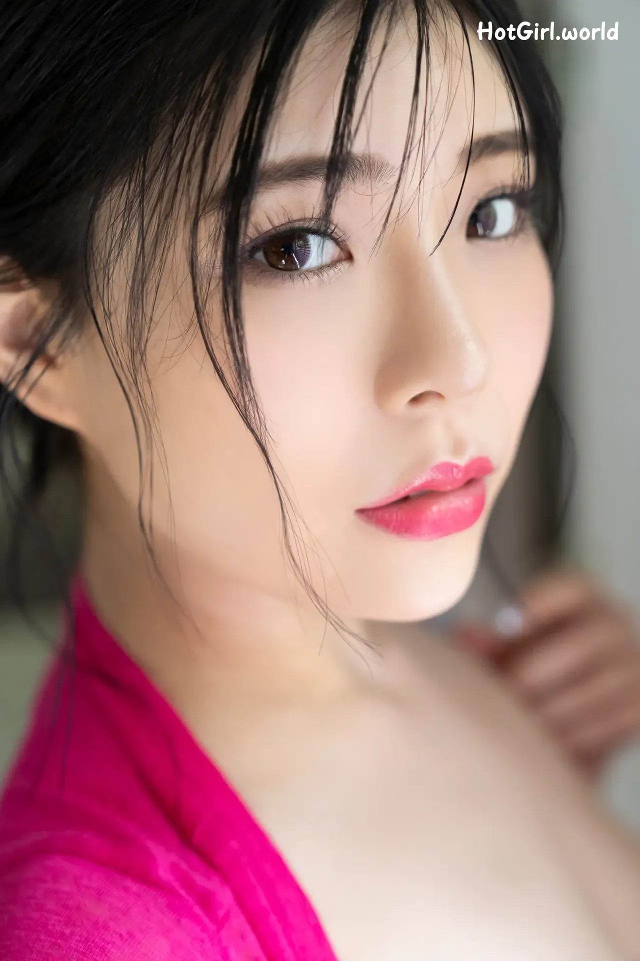 002_hotgirl.world.webp