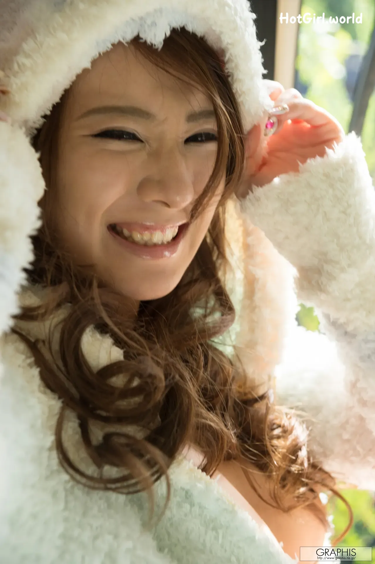 070_hotgirl.world.webp