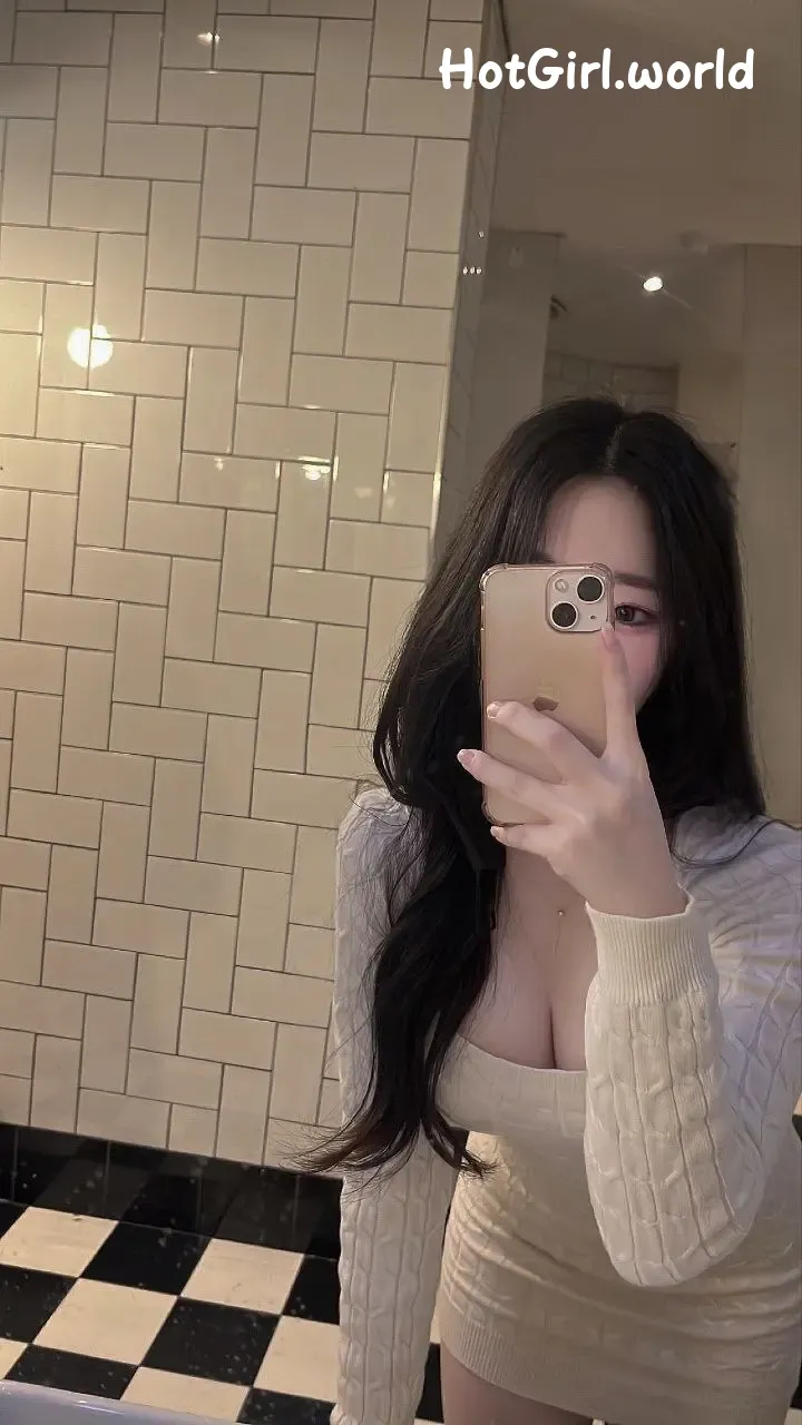 057_hotgirl.world.webp