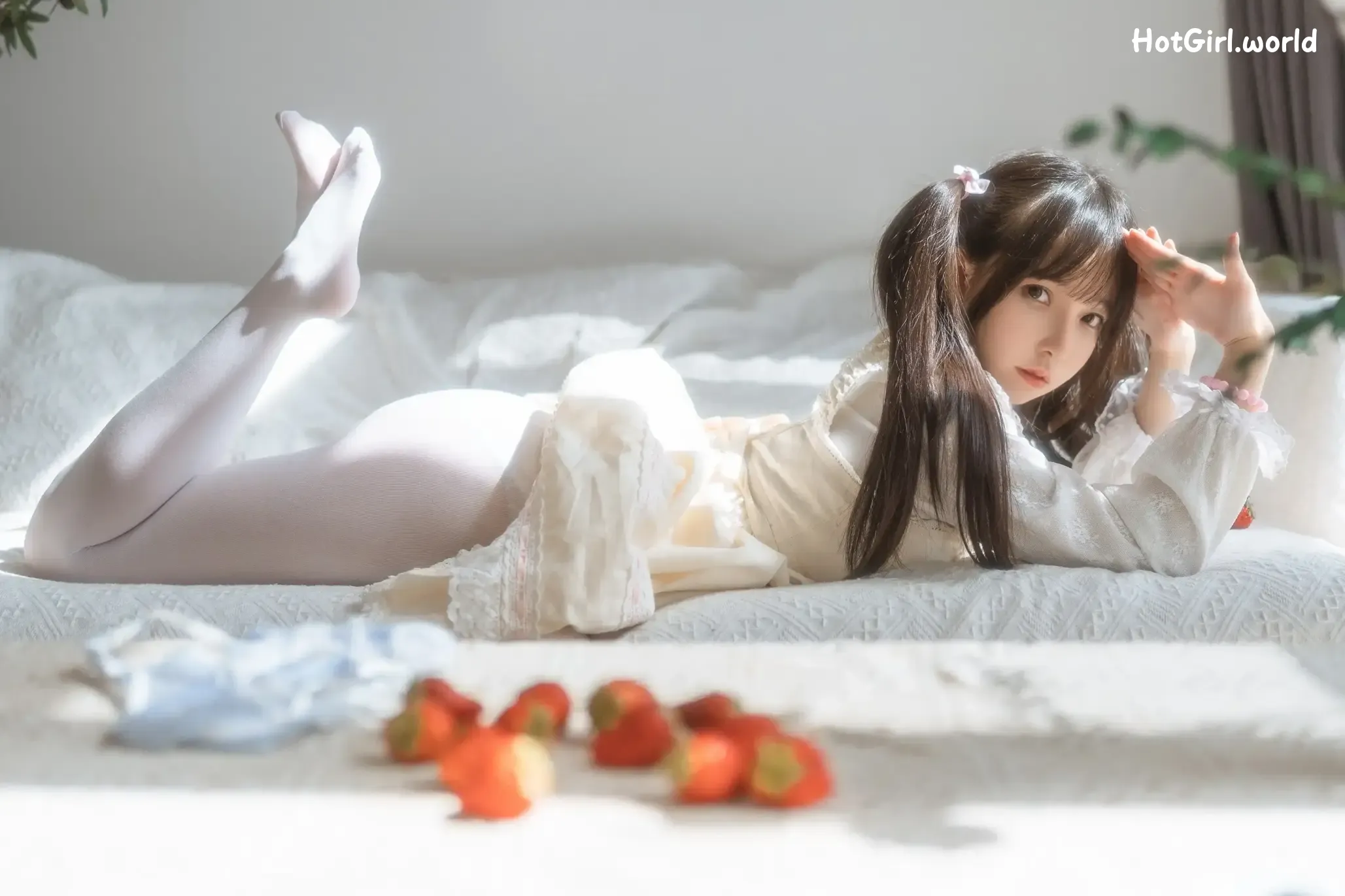 003_hotgirl.world.webp