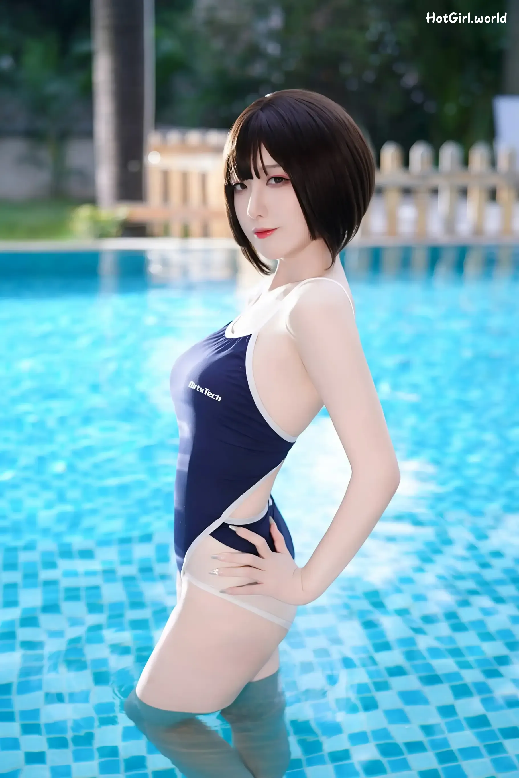 002_hotgirl.world.webp