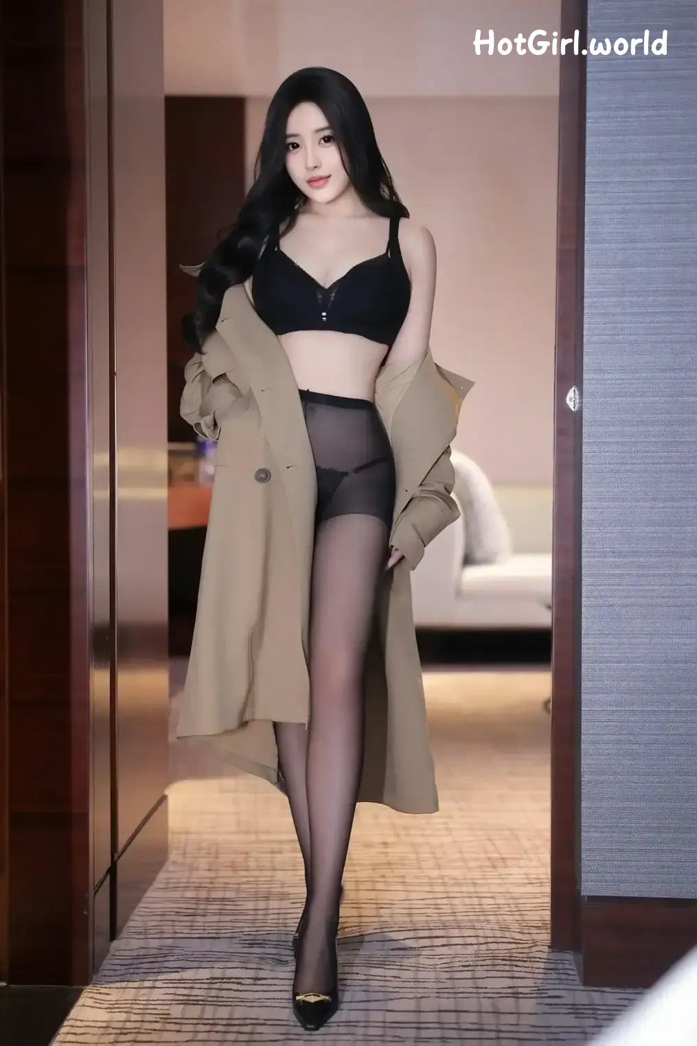 002_hotgirl.world.webp