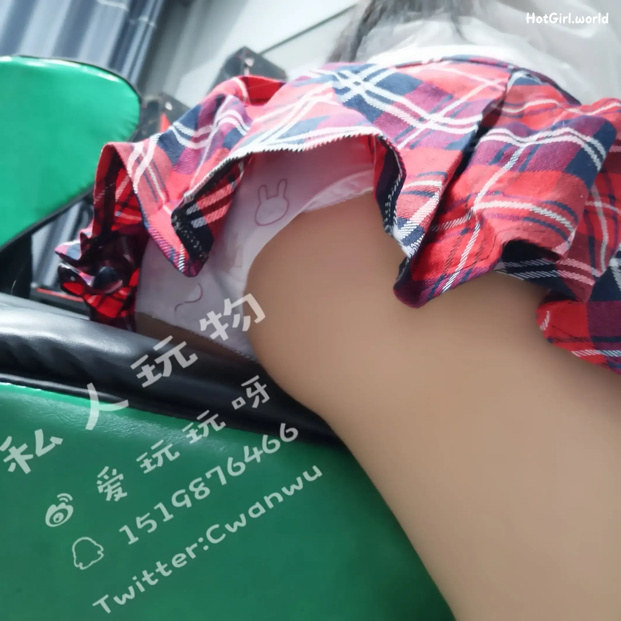 004_hotgirl.world.webp