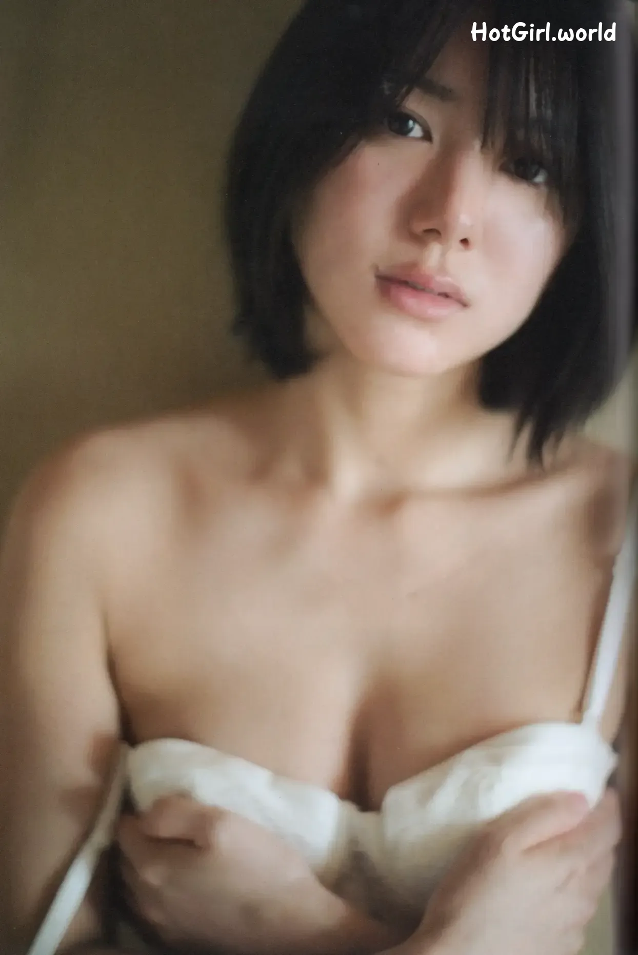 090_hotgirl.world.webp
