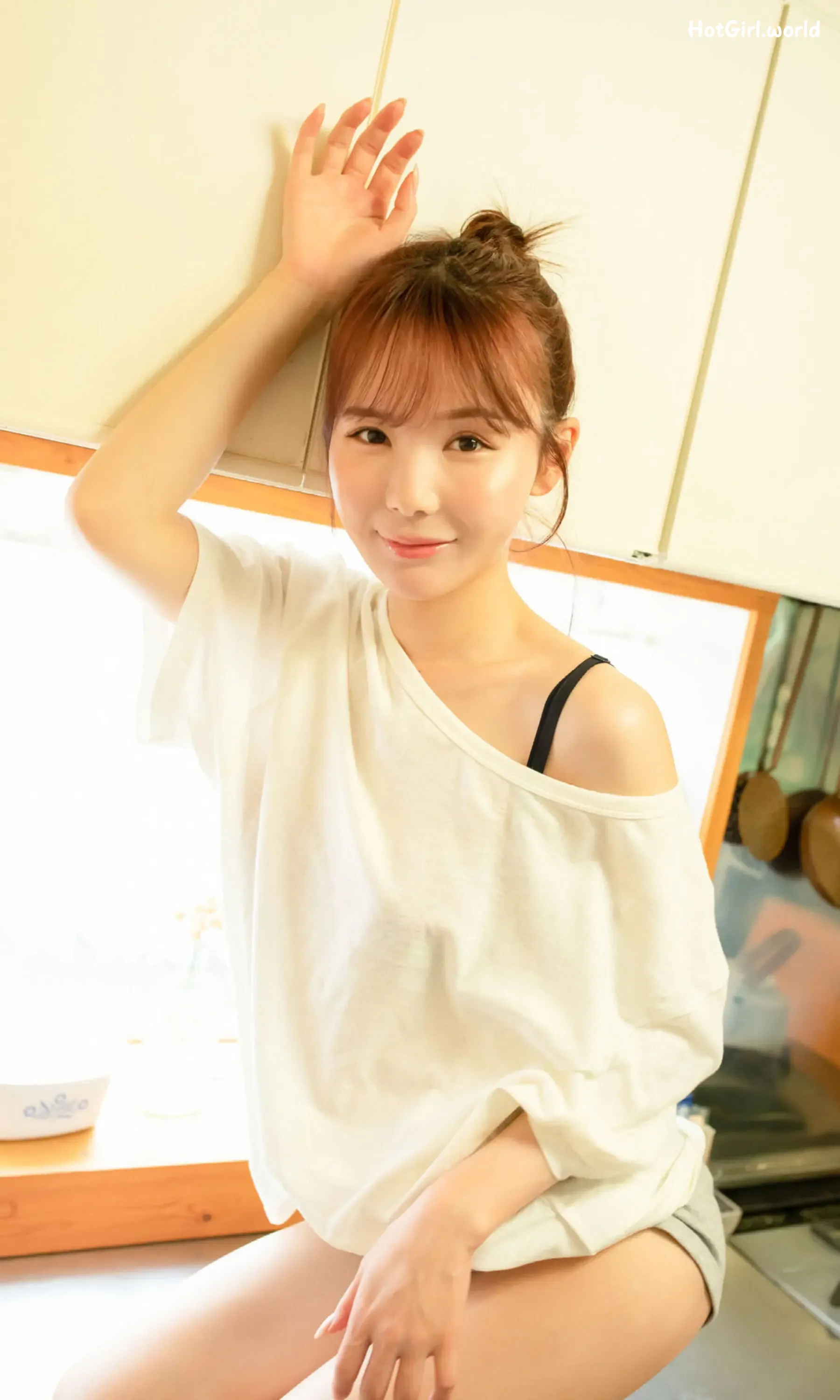 004_hotgirl.world.webp