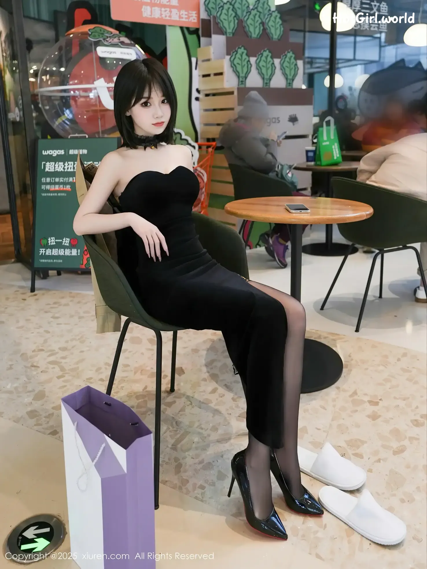 002_hotgirl.world.webp