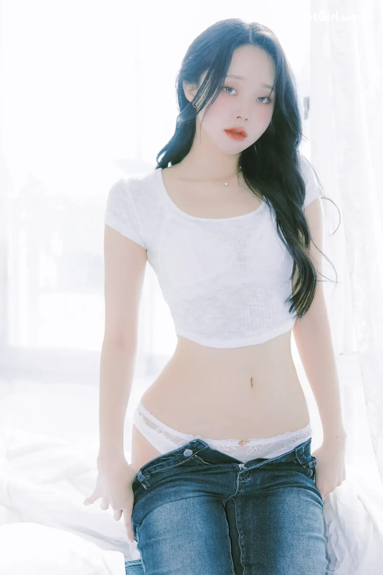 004_hotgirl.world.webp