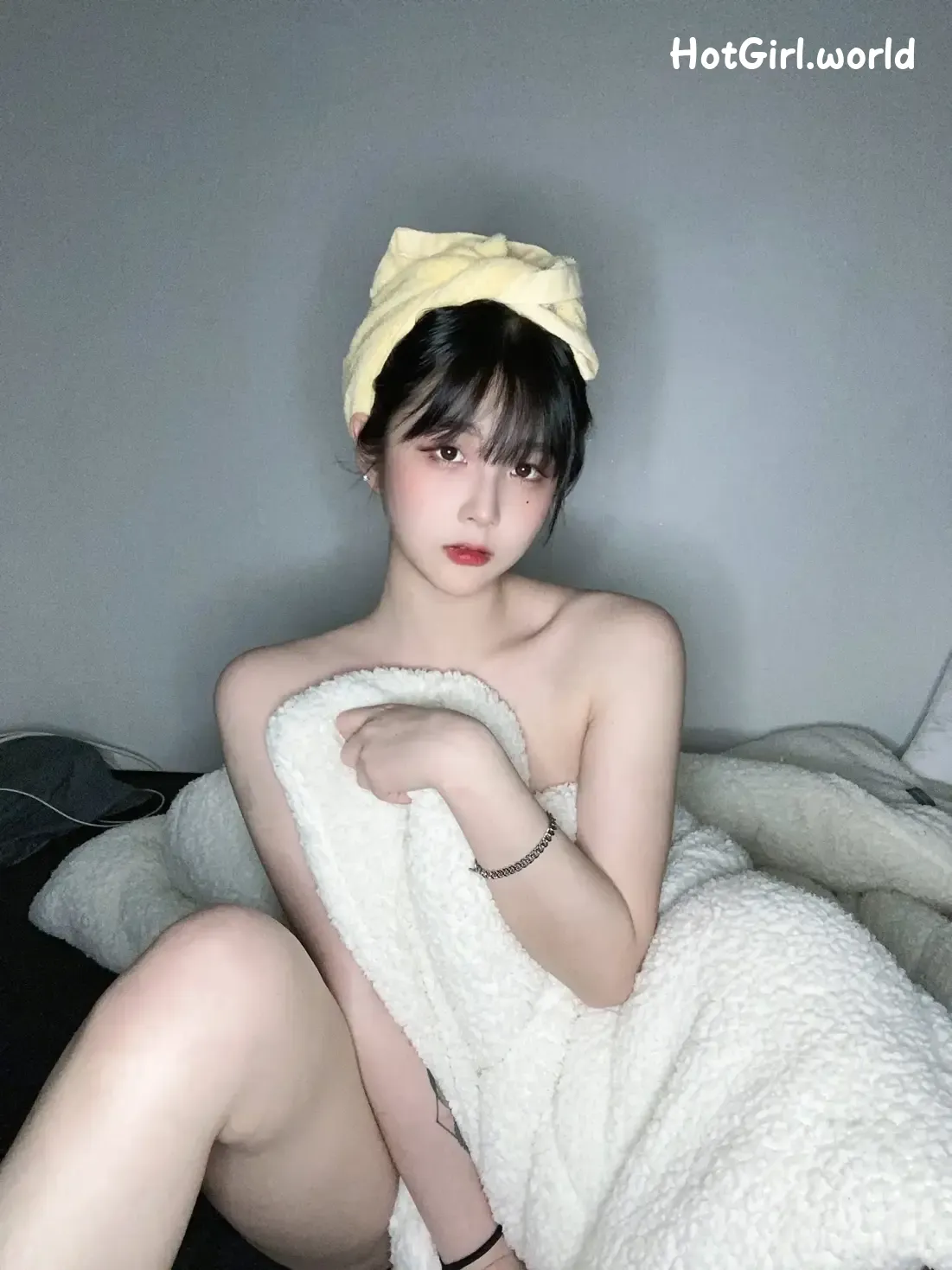 060_hotgirl.world.webp